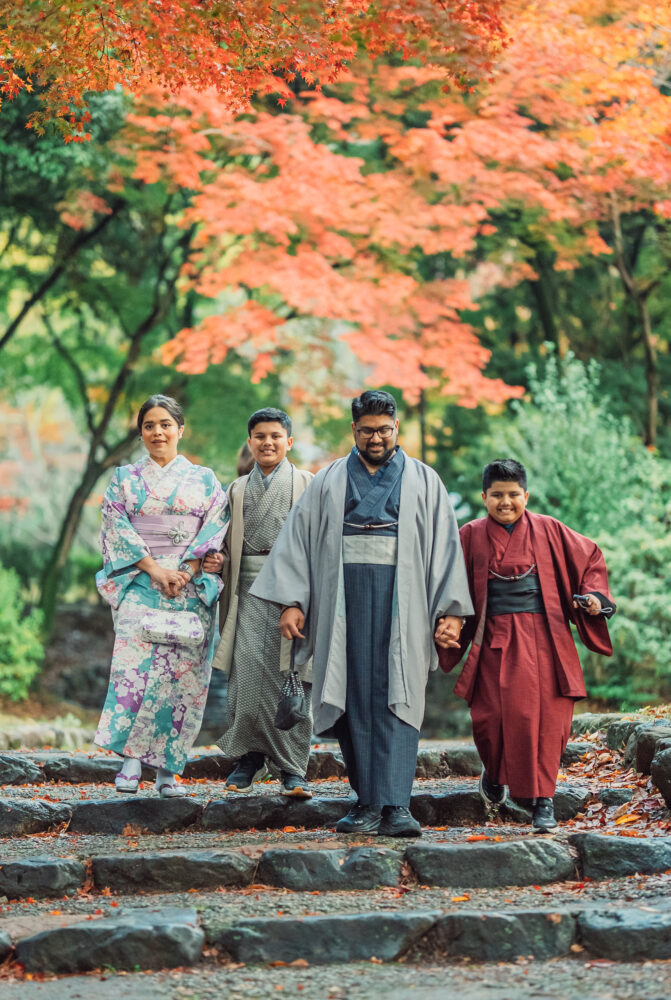 A family walking down the traditional steps at Maruyama Park during a natural Kyoto family photoshoot