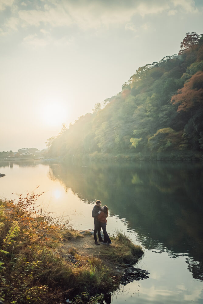 Romantic couple surrounded by soft morning light during a natural photoshoot in Kyoto