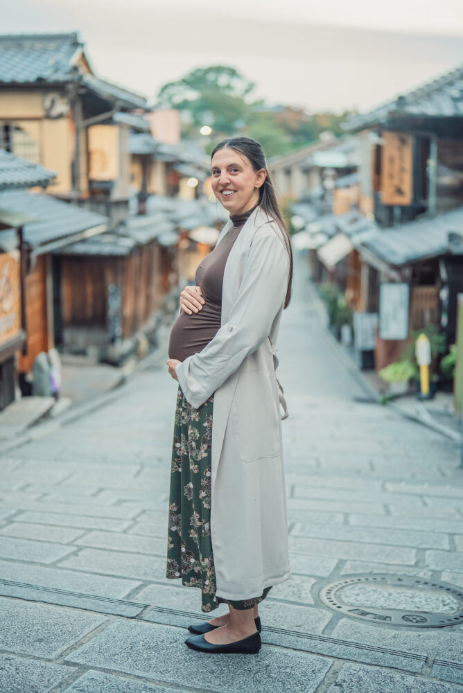 Couple enjoying a maternity photoshoot experience on the traditional Ninenzaka street in Higashiyama Kyoto
