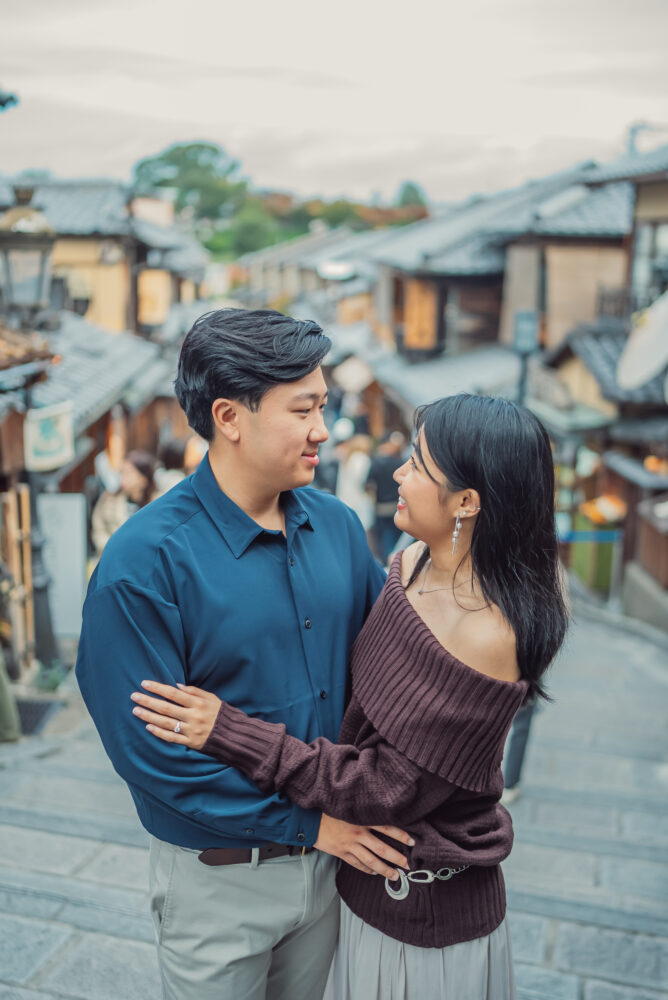 Couple enjoying the traditional streetscape of Ninenzaka in Higashiyama Kyoto with historic wooden buildings